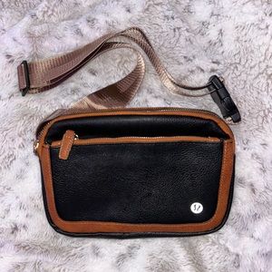 Color block sling bag in BLACK/BROWN - Lululemon